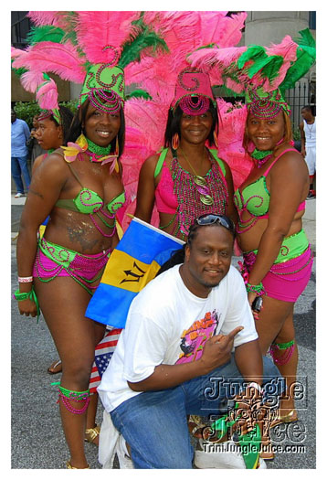 atl_carnival_parade_2011_part1-049