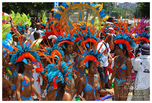atl_carnival_parade_2011_part1-102