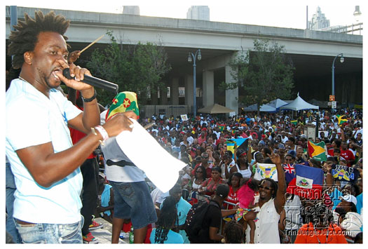 atl_carnival_parade_2011_part1-246