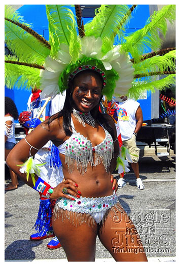 atl_carnival_parade_2011_part2-004