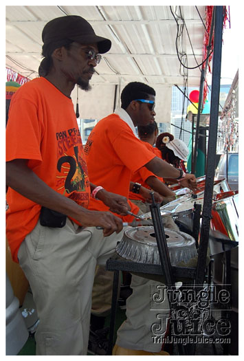 atl_carnival_parade_2011_part2-048