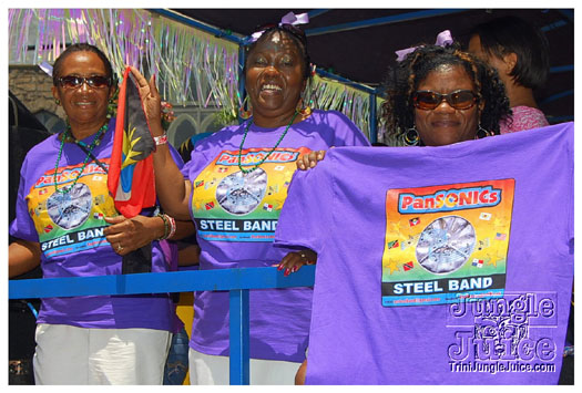 atl_carnival_parade_2011_part2-164