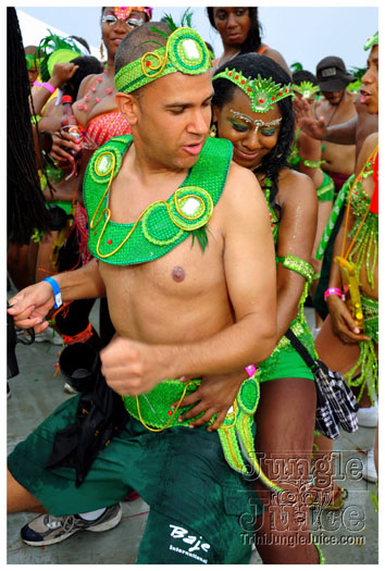 kadooment_day_2011_pt1-057