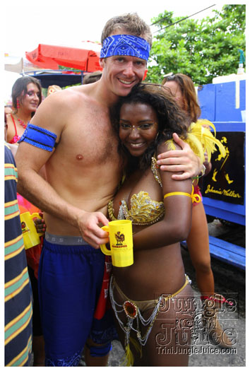 kadooment_day_2011_pt2-011
