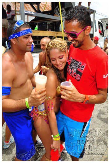 kadooment_day_2011_pt2-043