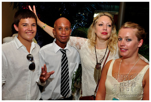 rihanna_after_party_2011-008