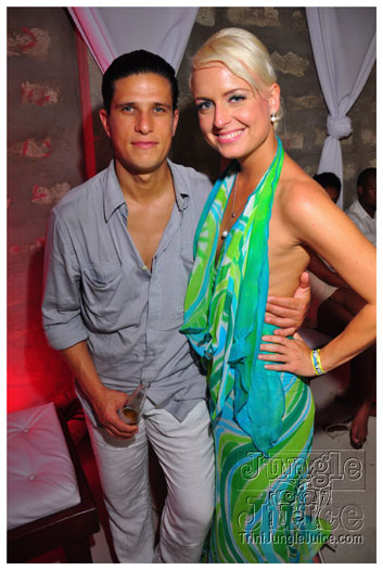 rihanna_after_party_2011-010