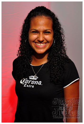 rihanna_after_party_2011-014