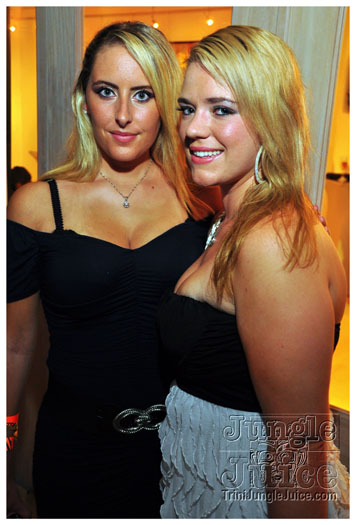 rihanna_after_party_2011-020