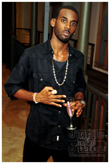 rihanna_after_party_2011-030