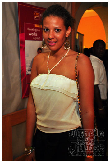 rihanna_after_party_2011-032