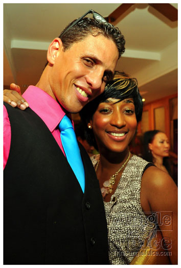 rihanna_after_party_2011-035