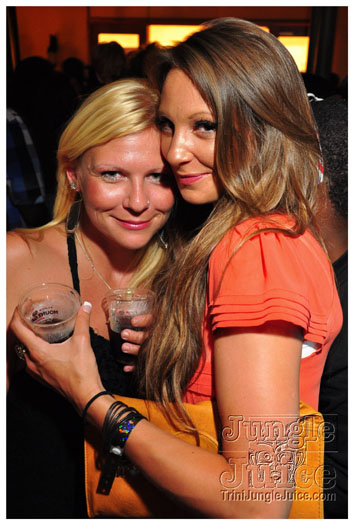 rihanna_after_party_2011-049