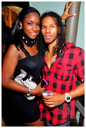 rihanna_after_party_2011-051