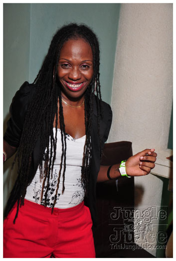 rihanna_after_party_2011-053