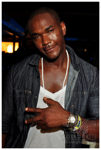 rihanna_after_party_2011-054