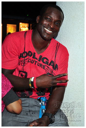 rihanna_after_party_2011-055