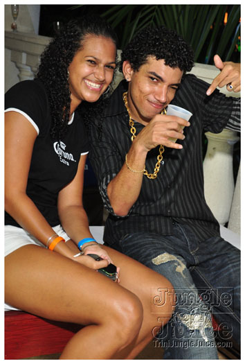 rihanna_after_party_2011-060