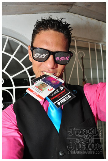 rihanna_loud_tour_2011-001