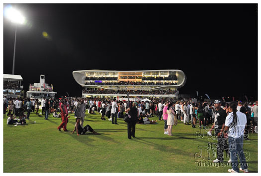 rihanna_loud_tour_2011-006