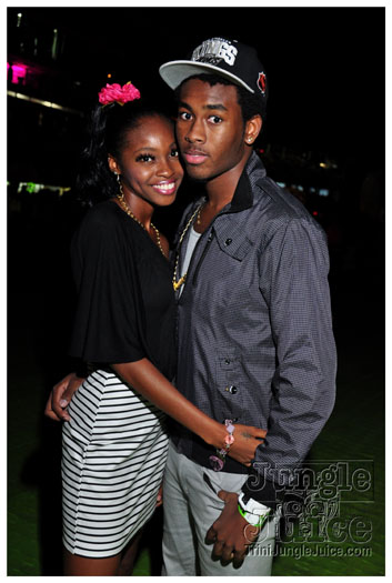 rihanna_loud_tour_2011-023