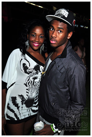 rihanna_loud_tour_2011-026