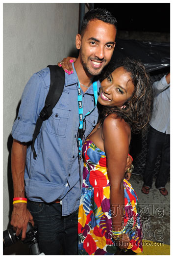 rihanna_loud_tour_2011-031