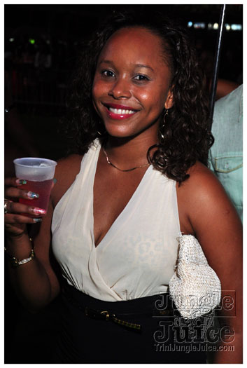 rihanna_loud_tour_2011-035