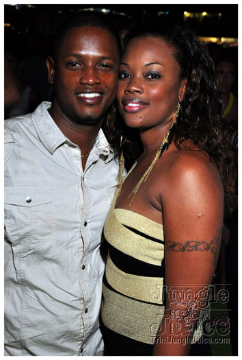 rihanna_loud_tour_2011-042