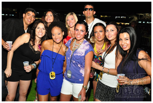 rihanna_loud_tour_2011-043