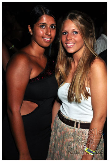 rihanna_loud_tour_2011-055