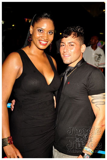 rihanna_loud_tour_2011-063