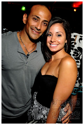 rihanna_loud_tour_2011-073