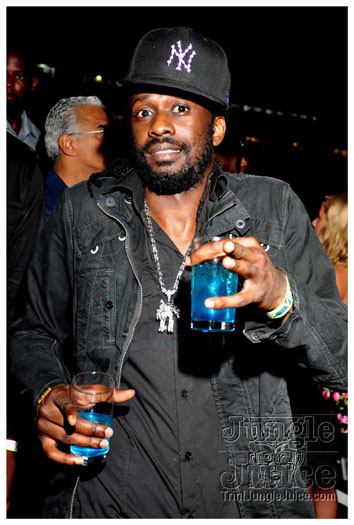 rihanna_loud_tour_2011-074