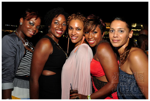 rihanna_loud_tour_2011-077