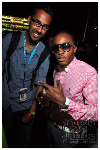 rihanna_loud_tour_2011-082