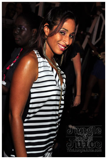 rihanna_loud_tour_2011-095