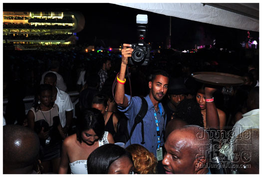 rihanna_loud_tour_2011-115