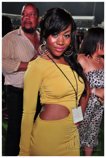 rihanna_loud_tour_2011-135