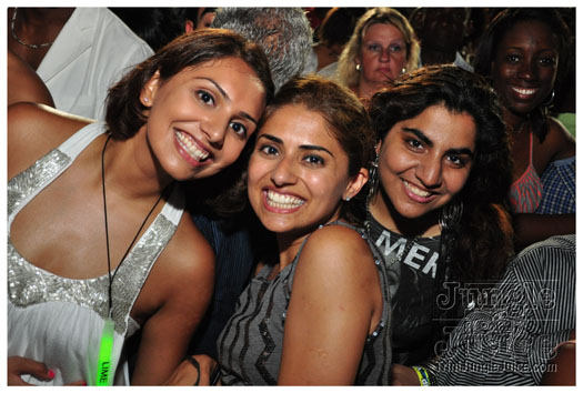 rihanna_loud_tour_2011-139