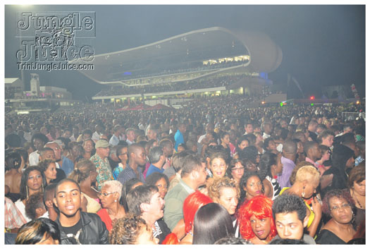 rihanna_loud_tour_2011-144