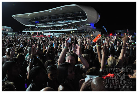 rihanna_loud_tour_2011-148