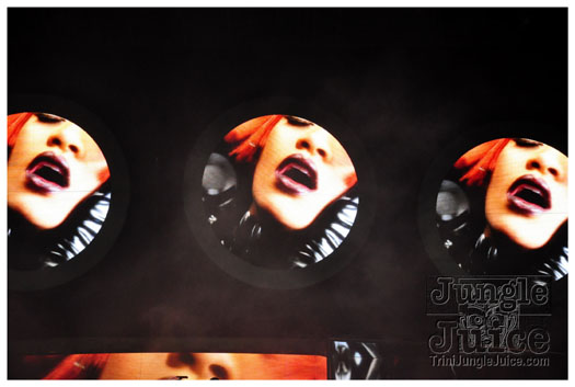 rihanna_loud_tour_2011-150