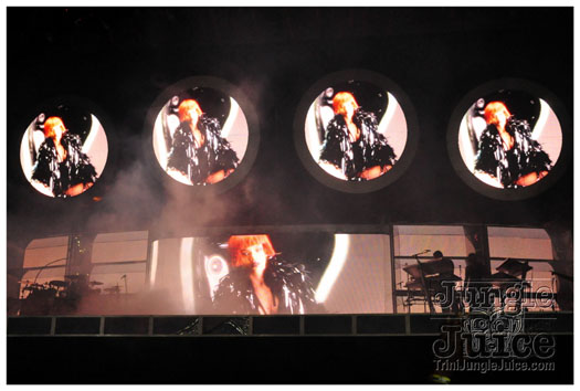 rihanna_loud_tour_2011-153