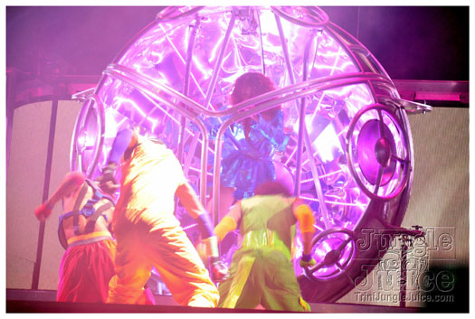 rihanna_loud_tour_2011-154