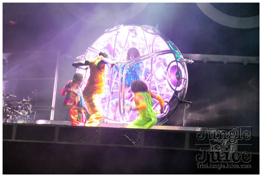 rihanna_loud_tour_2011-155