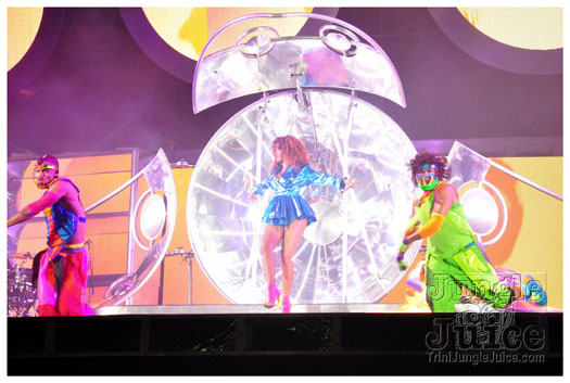 rihanna_loud_tour_2011-163