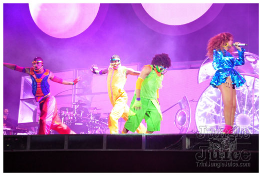 rihanna_loud_tour_2011-167