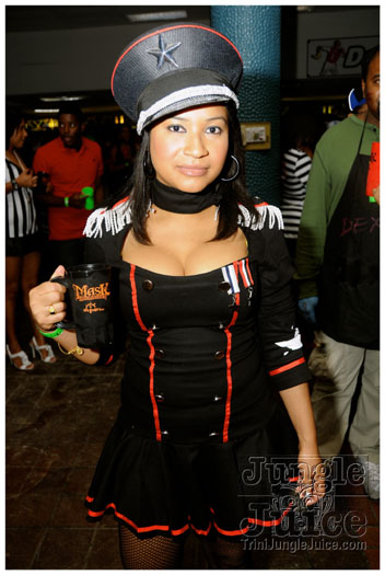 mask_halloween_2011-025