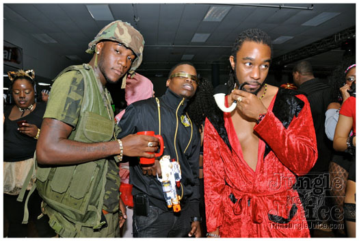 mask_halloween_2011-034